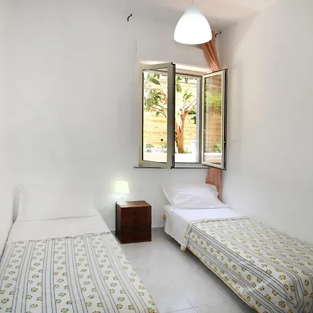 Apartment Con Cortile Privato