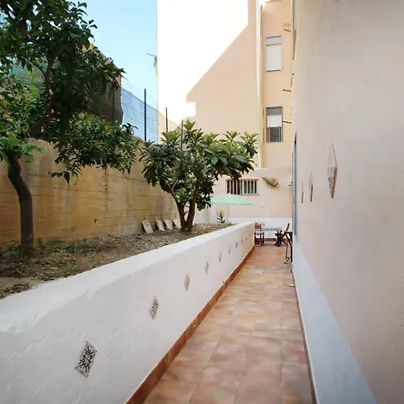 Con Cortile Privato